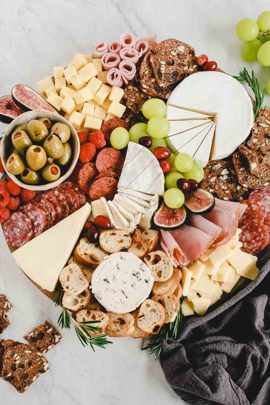 Hoe maak je een pittig kaasplankje om van te smullen?