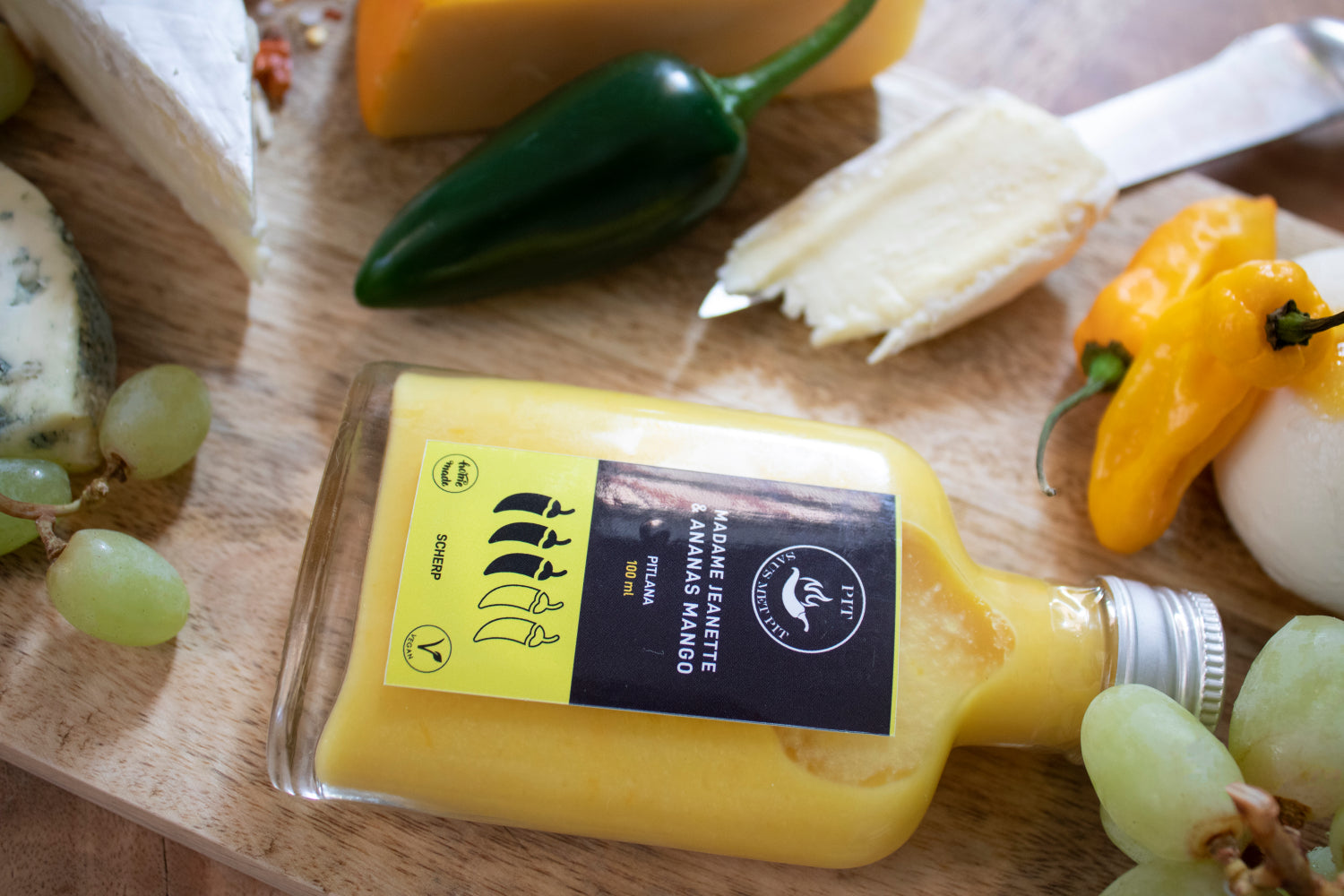 mango hot sauce met habanero pepers bij Saus Met Pit